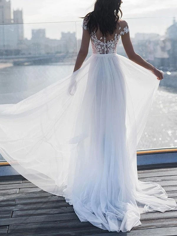 Robe de mariée à manches courtes et jupe en tulle fendue