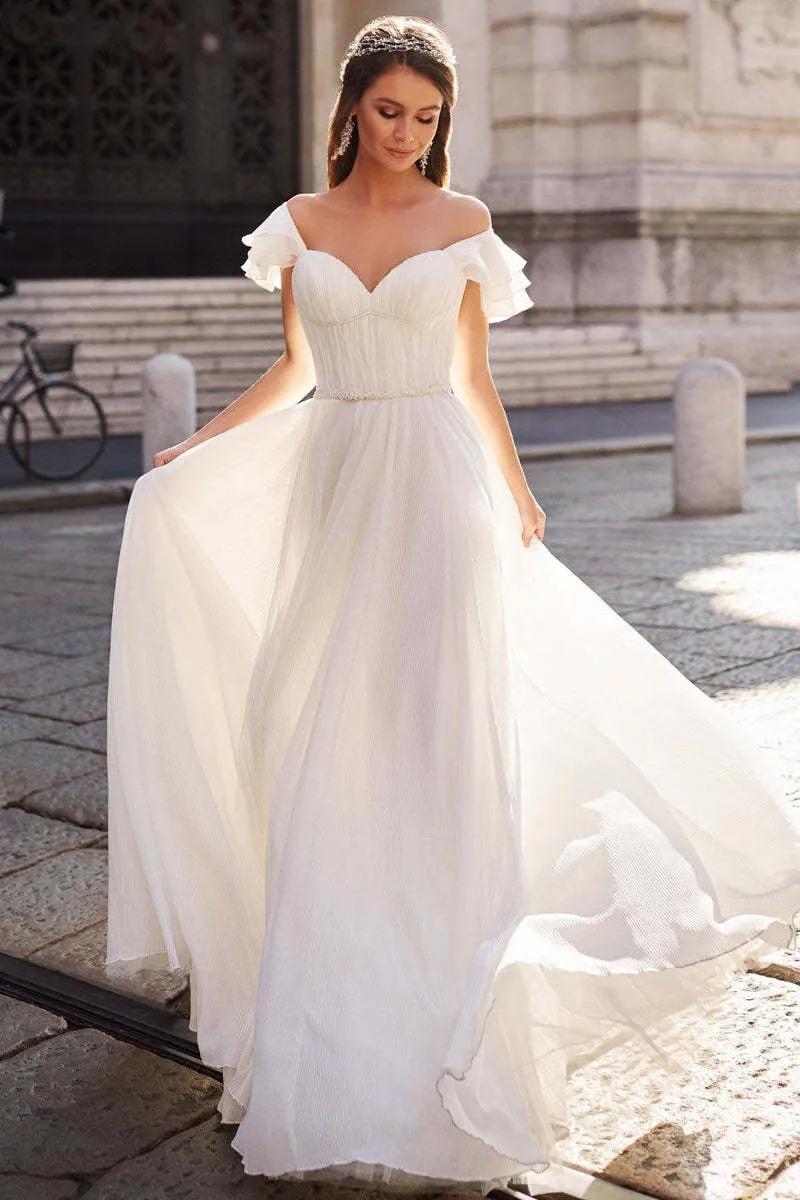 Robe de mariée trapèze en mousseline à épaules dénudées et traîne fluide