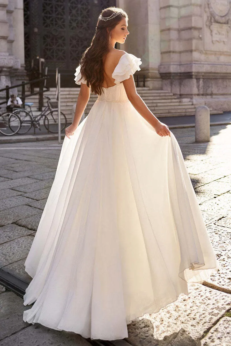 Robe de mariée trapèze en mousseline à épaules dénudées et traîne fluide