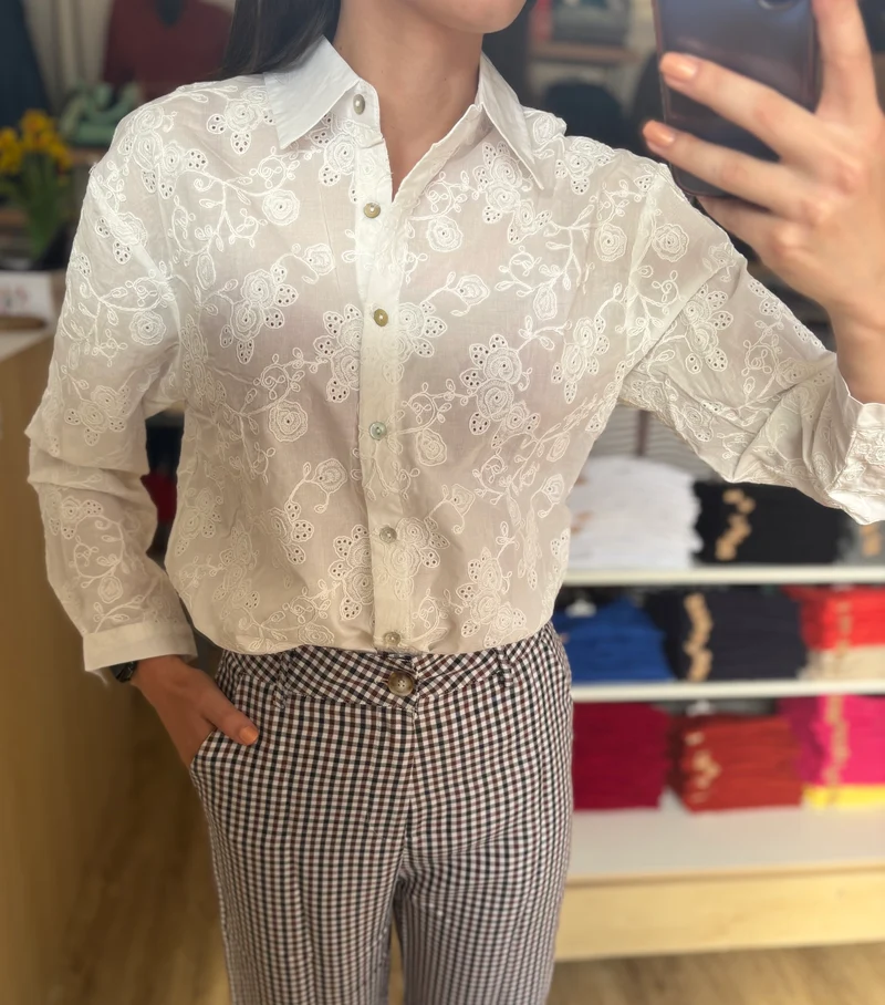 Chemise brodée