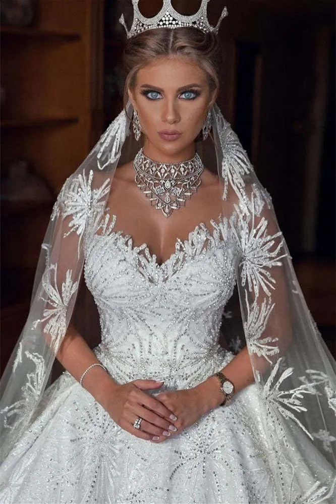 Robe de mariée à manches courtes et perles avec appliqués en tulle