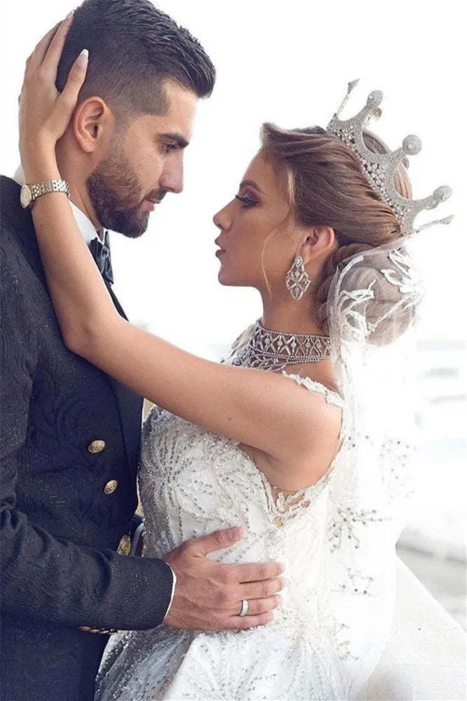 Robe de mariée à manches courtes et perles avec appliqués en tulle