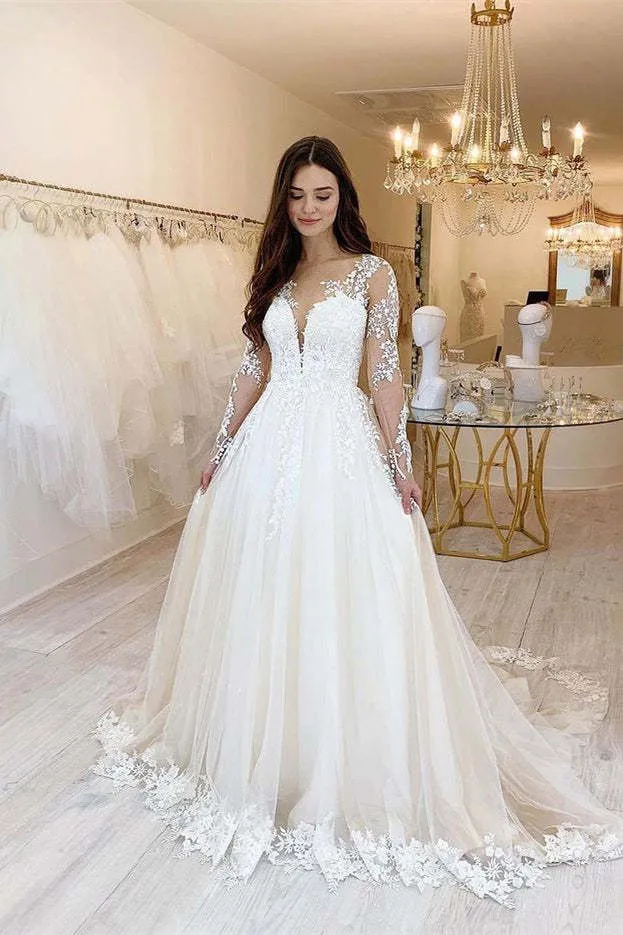 Robe de mariée en tulle à manches longues et dentelle à col en cœur