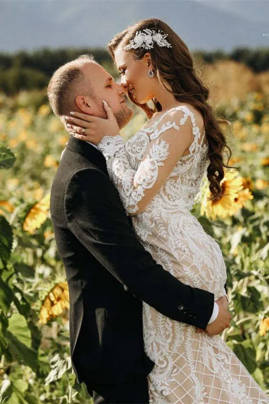 Robe de mariée sirène en dentelle à manches longues avec appliques transparentes