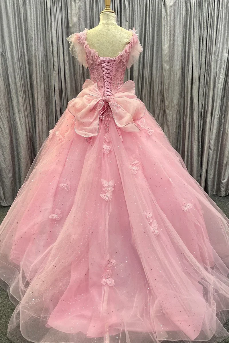 Robe de bal en tulle rose à fleurs et dentelle avec nœud dans le dos et manches flottantes
