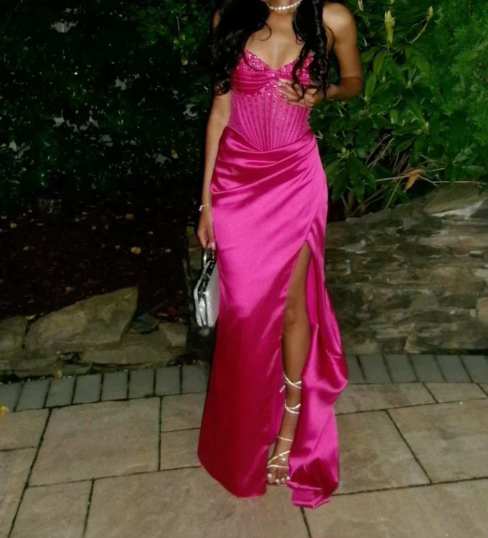 Robe de bal sirène fuchsia à décolleté en cœur, longue robe fendue en satin