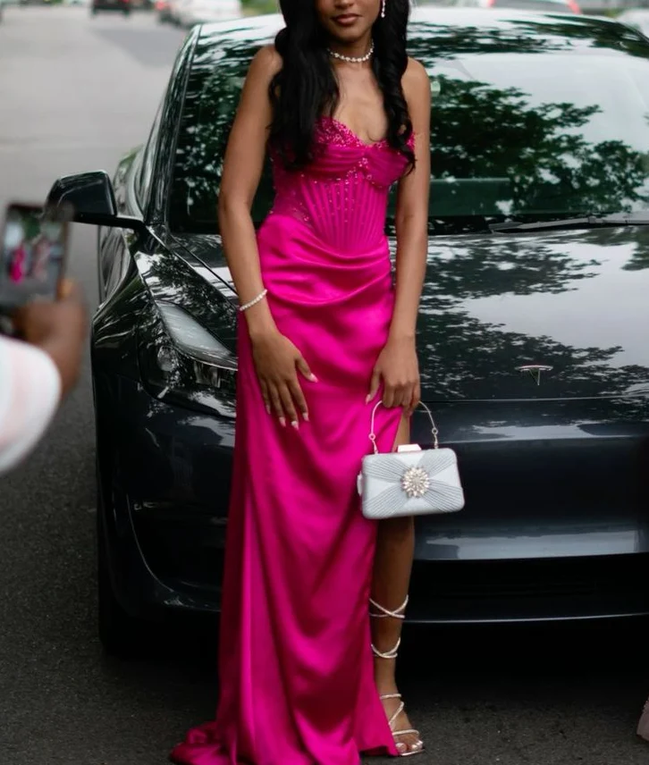 Robe de bal sirène fuchsia à décolleté en cœur, longue robe fendue en satin