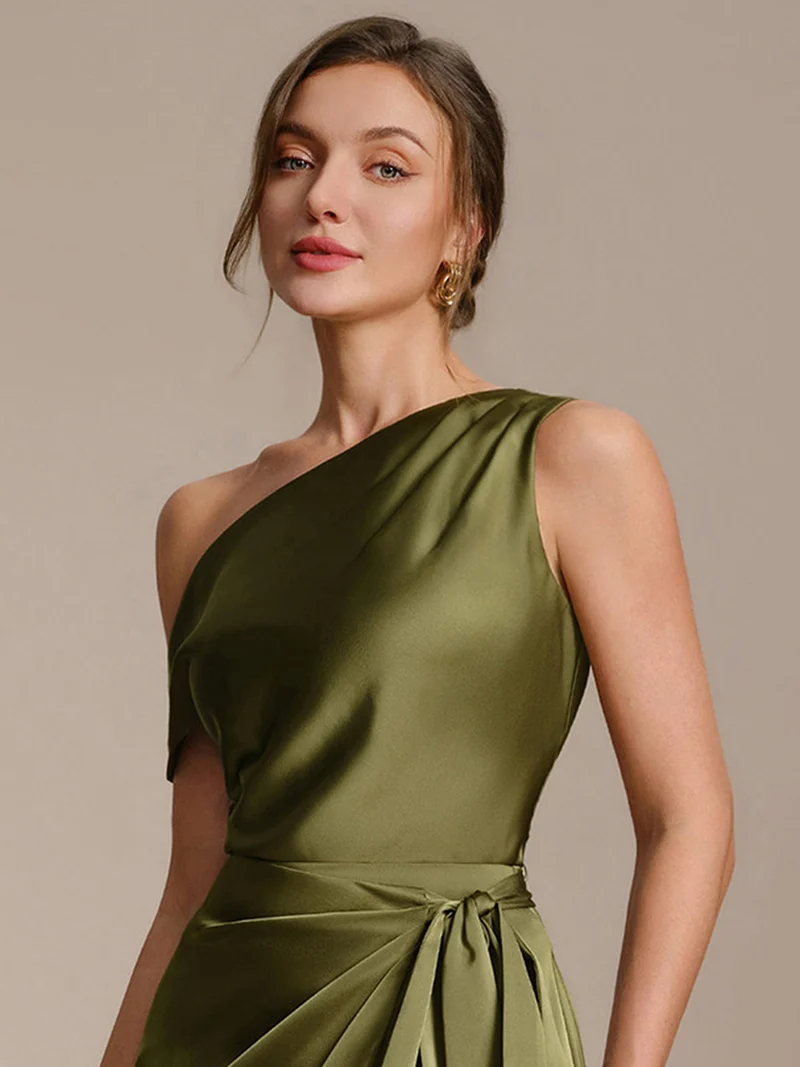 Top en satin à épaules dénudées