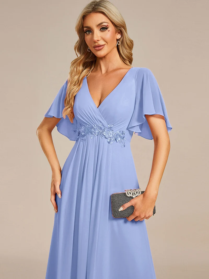 Robe longue à manches à volants décolleté en V profond avec appliques coupe évasée