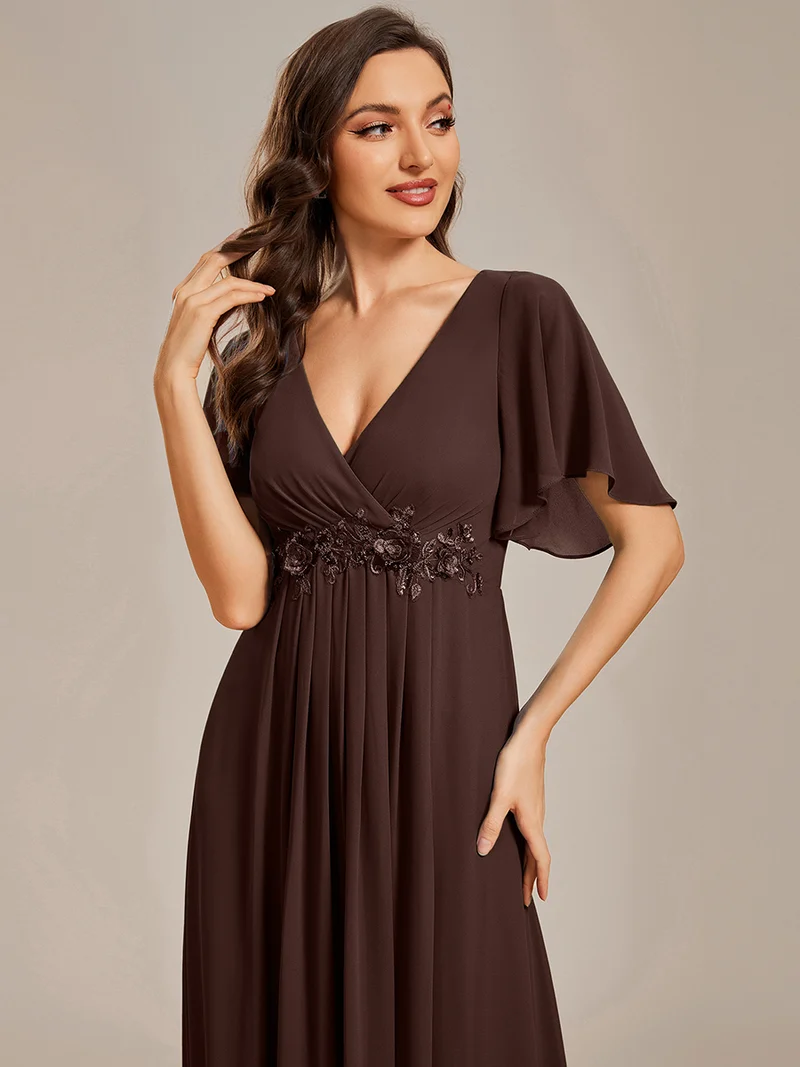 Robe longue à manches à volants décolleté en V profond avec appliques coupe évasée