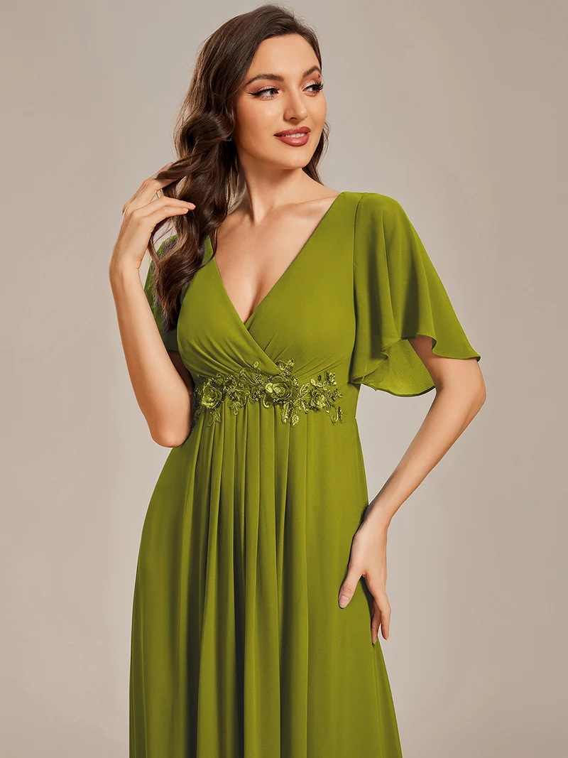 Robe longue à manches à volants décolleté en V profond avec appliques coupe évasée