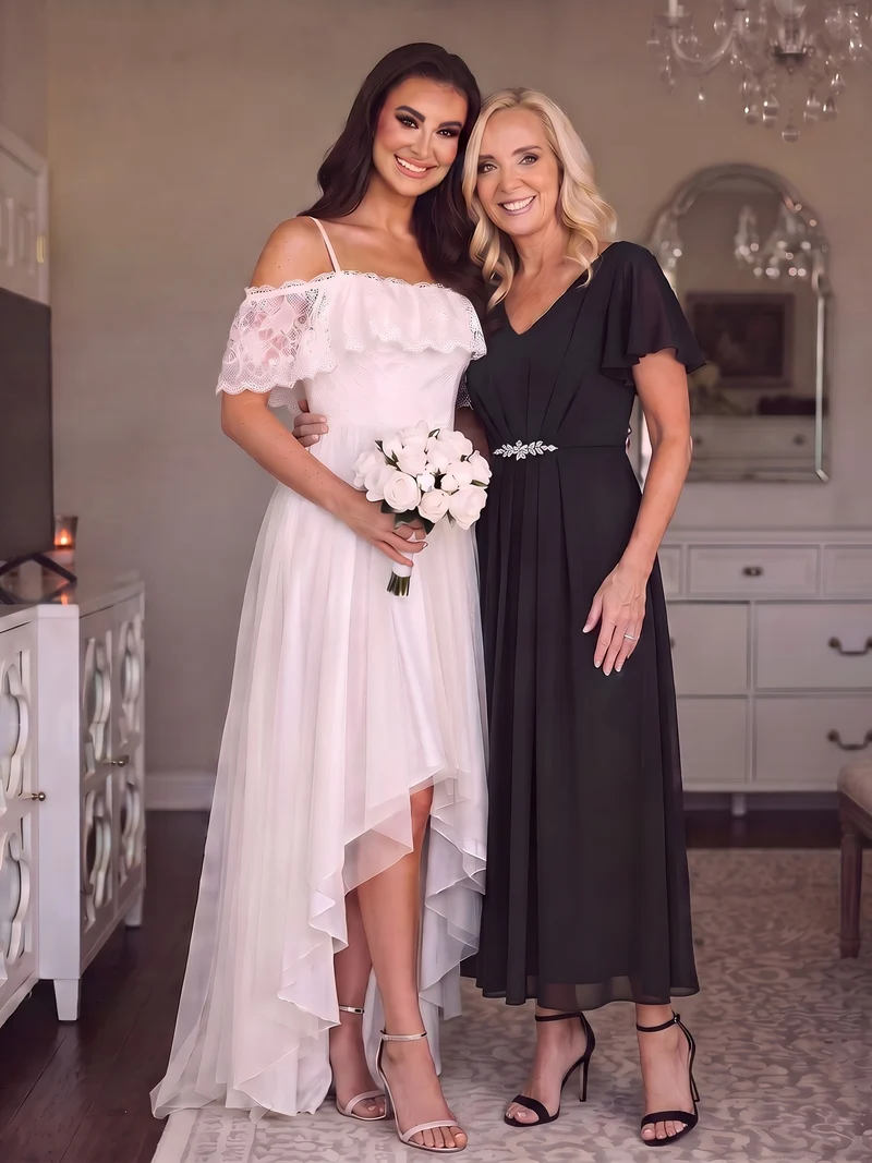 Robe d'invitée à col en V orné de strass et manches à volants