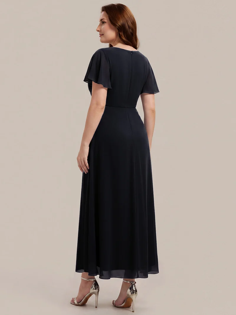 Robe d'invitée à col en V orné de strass et manches à volants