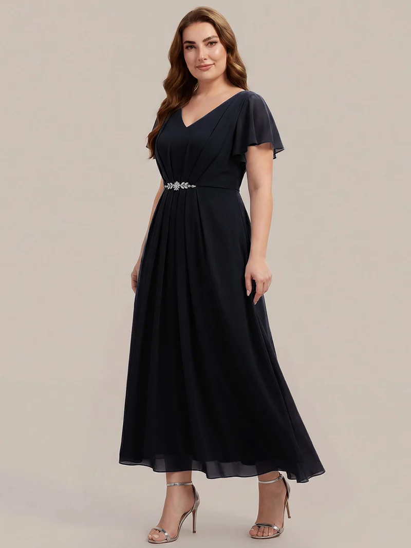 Robe d'invitée à col en V orné de strass et manches à volants