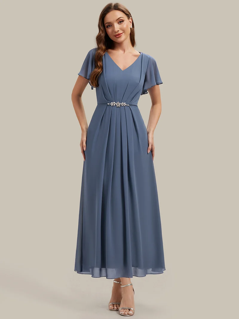 Robe d'invitée à col en V orné de strass et manches à volants