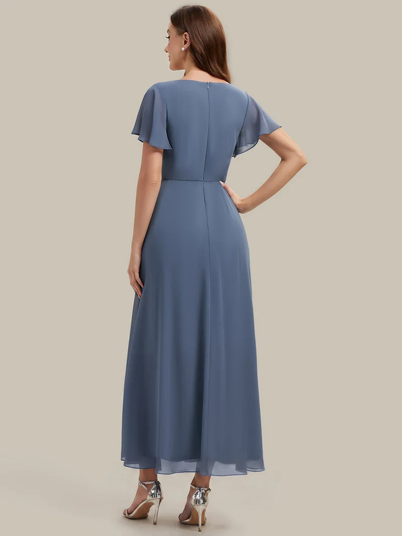 Robe d'invitée à col en V orné de strass et manches à volants