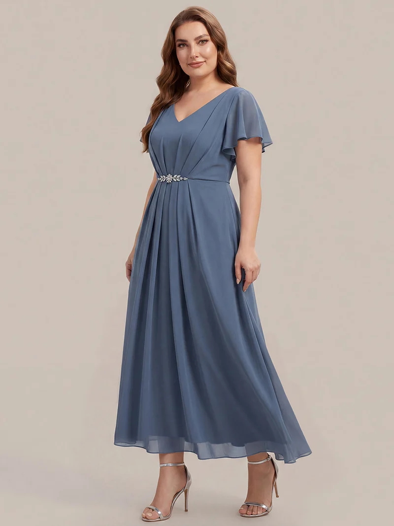 Robe d'invitée à col en V orné de strass et manches à volants