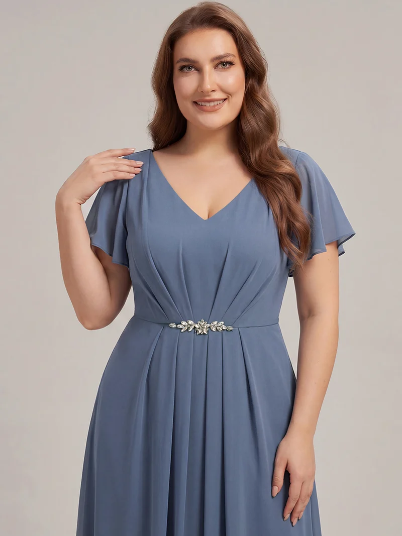 Robe d'invitée à col en V orné de strass et manches à volants
