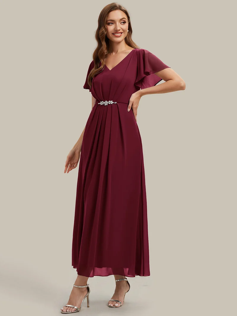 Robe d'invitée à col en V orné de strass et manches à volants