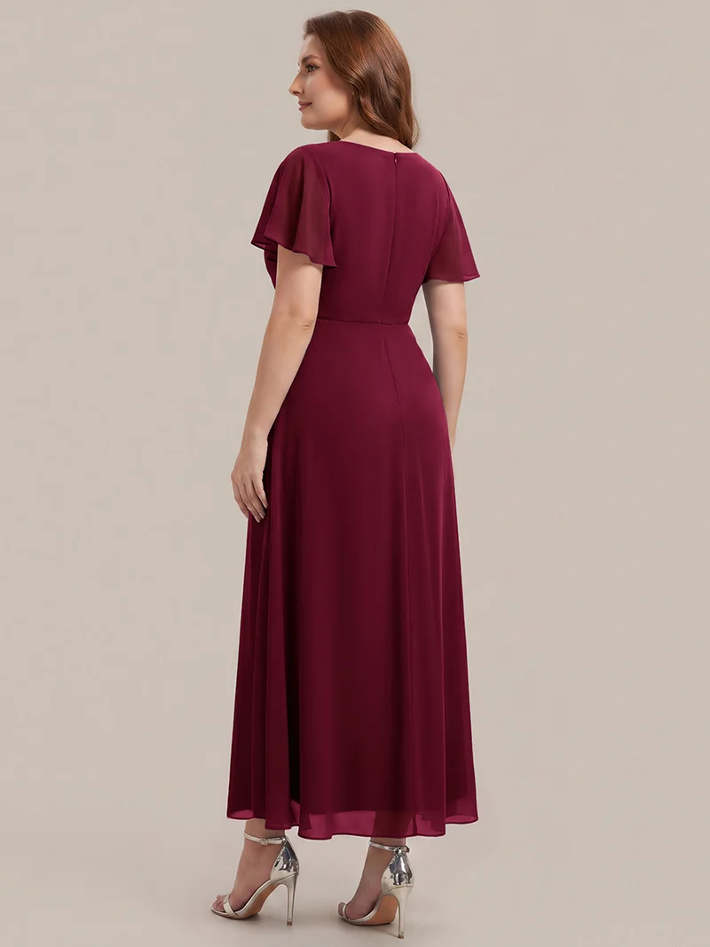 Robe d'invitée à col en V orné de strass et manches à volants