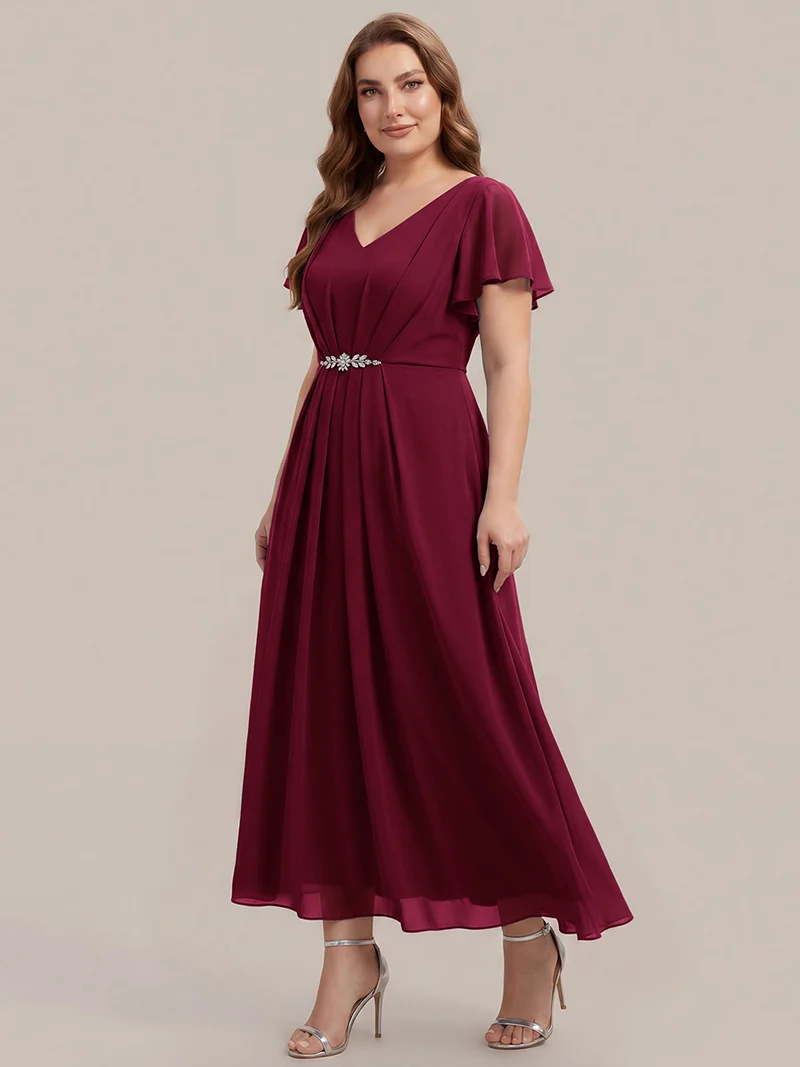 Robe d'invitée à col en V orné de strass et manches à volants