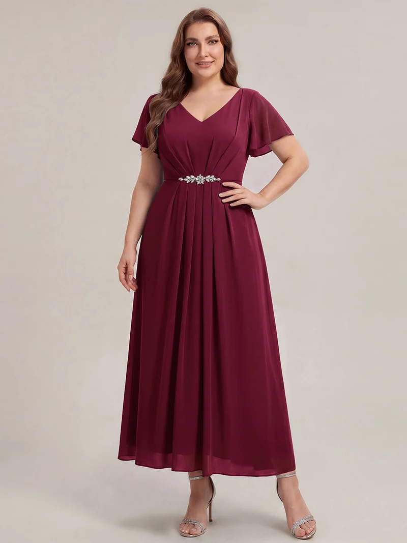 Robe d'invitée à col en V orné de strass et manches à volants