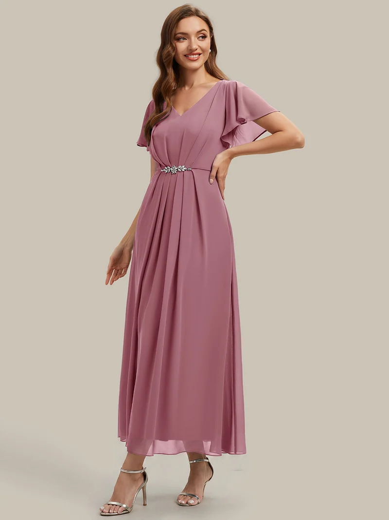 Robe d'invitée à col en V orné de strass et manches à volants