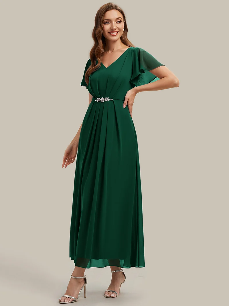 Robe d'invitée à col en V orné de strass et manches à volants