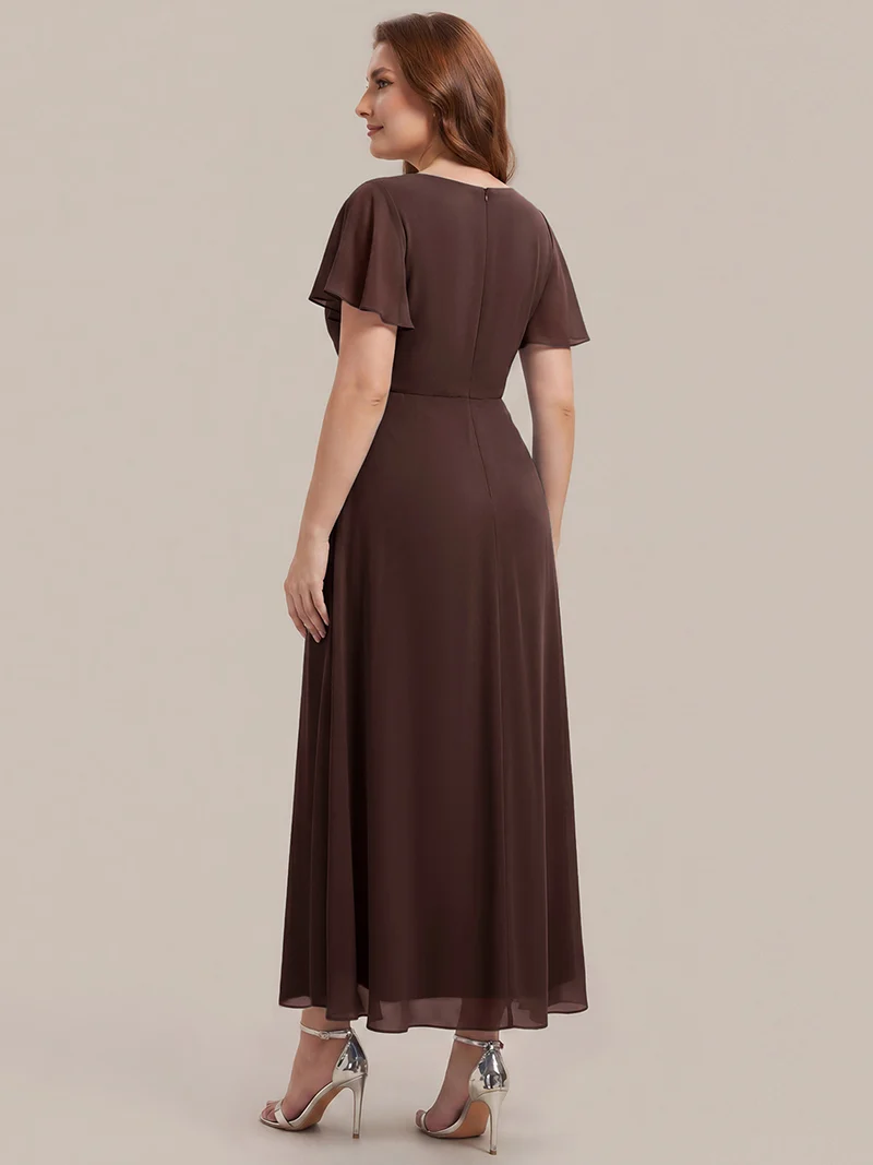 Robe d'invitée à col en V orné de strass et manches à volants