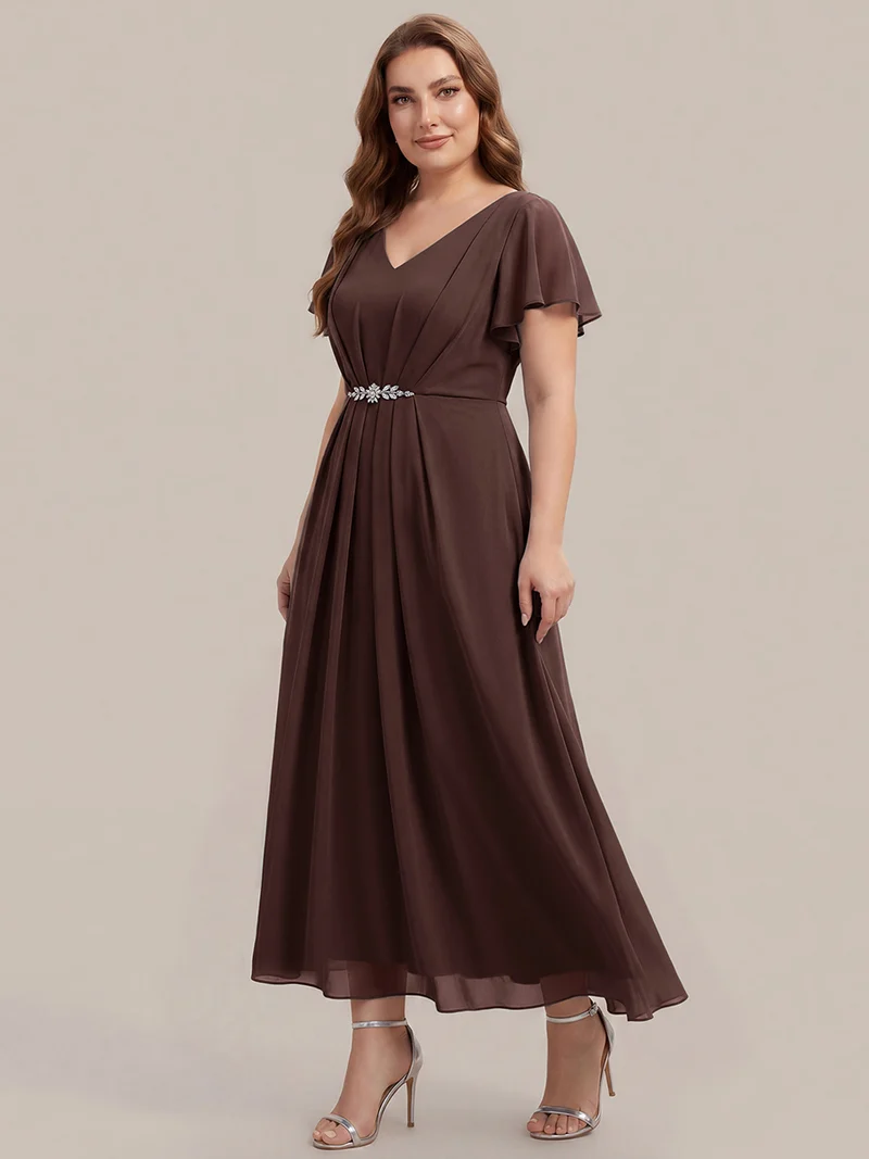 Robe d'invitée à col en V orné de strass et manches à volants