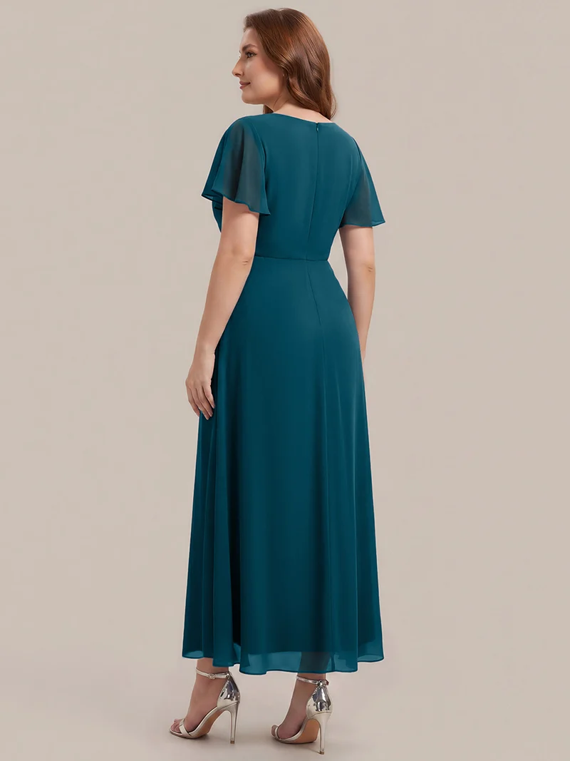 Robe d'invitée à col en V orné de strass et manches à volants