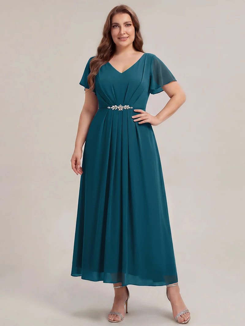 Robe d'invitée à col en V orné de strass et manches à volants