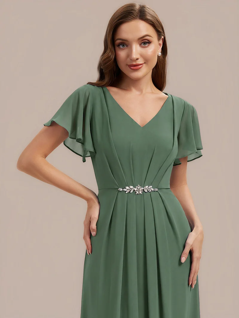 Robe d'invitée à col en V orné de strass et manches à volants