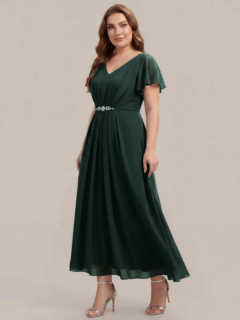 Robe d'invitée à col en V orné de strass et manches à volants