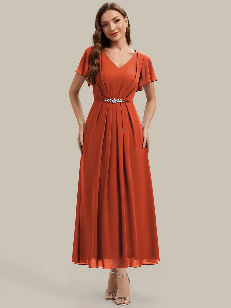 Robe d'invitée à col en V orné de strass et manches à volants