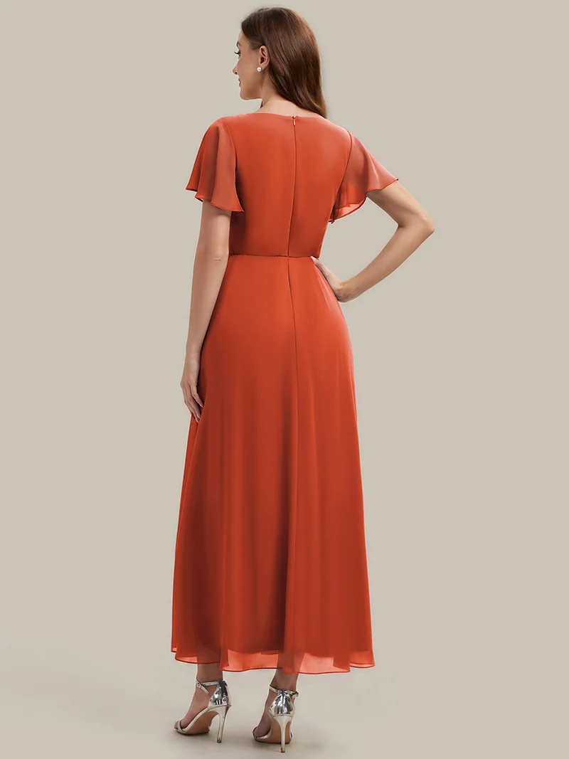 Robe d'invitée à col en V orné de strass et manches à volants