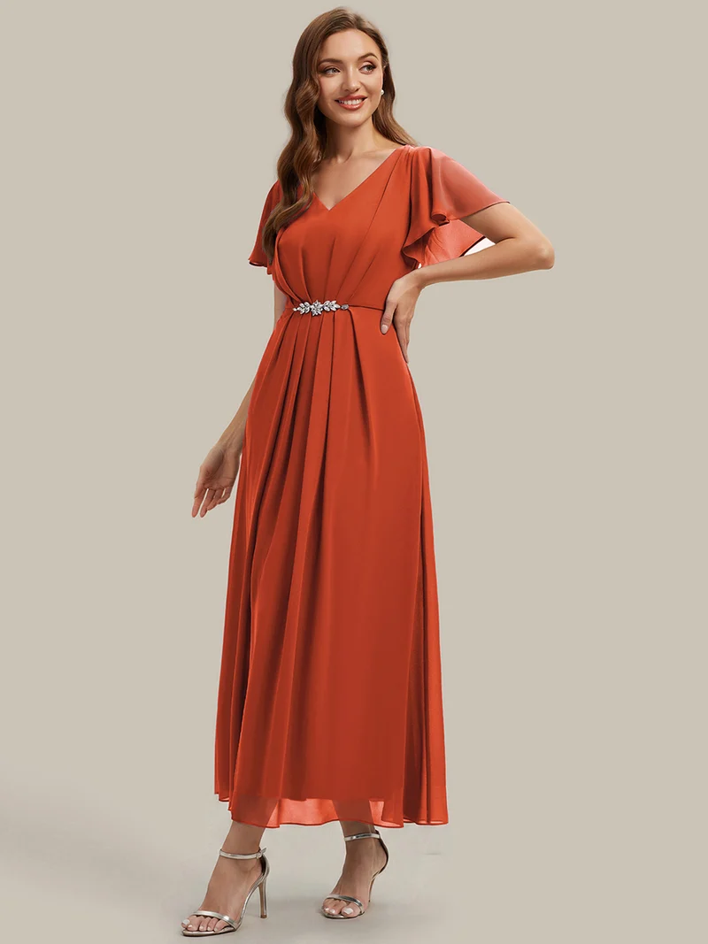 Robe d'invitée à col en V orné de strass et manches à volants