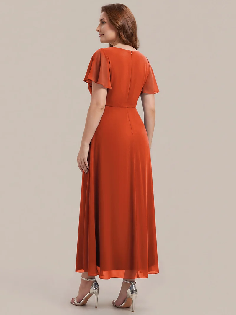 Robe d'invitée à col en V orné de strass et manches à volants