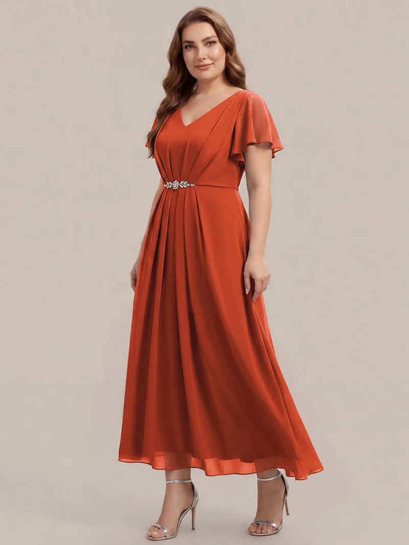 Robe d'invitée à col en V orné de strass et manches à volants