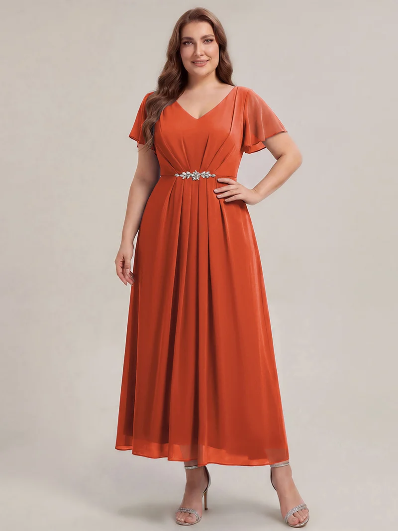Robe d'invitée à col en V orné de strass et manches à volants