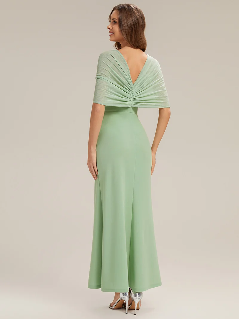 Robe maxi sans manches à bretelles avec un haut extensible et une fente haute sur la cuisse et un détail en nœud