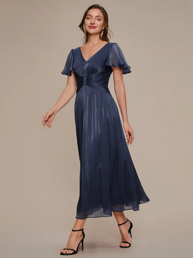 Robe midi à manches courtes avec volants en V et détails froncés