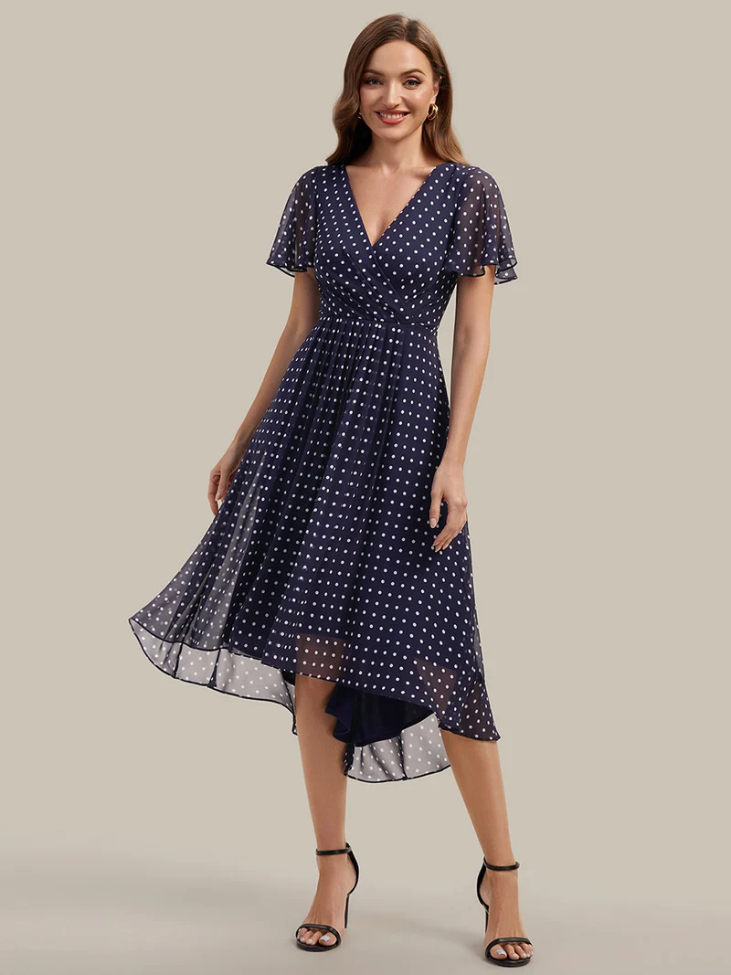 Robe à volants à imprimé pois à manches courtes, décolleté en V asymétrique, coupe A-line