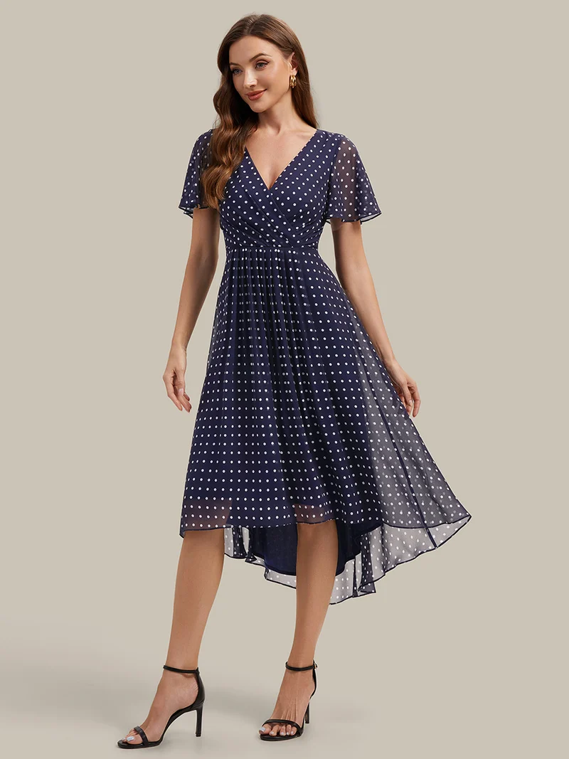 Robe à volants à imprimé pois à manches courtes, décolleté en V asymétrique, coupe A-line