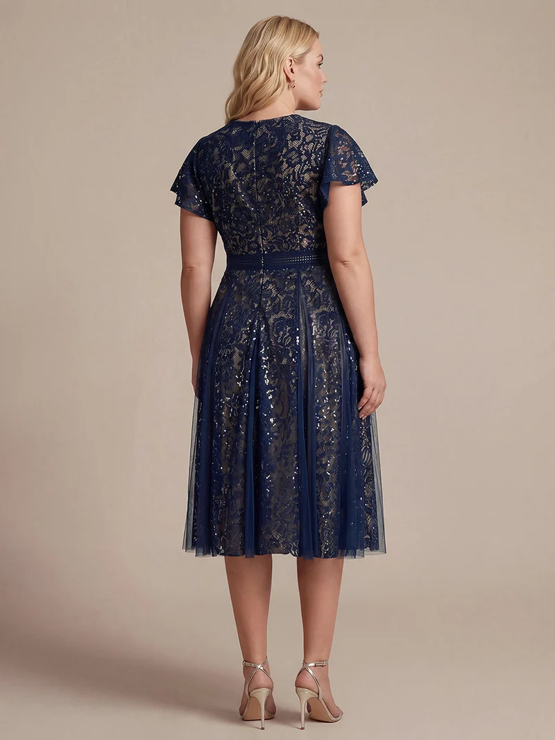 Robe midi évasée en tulle avec manches courtes décolleté en V et volants