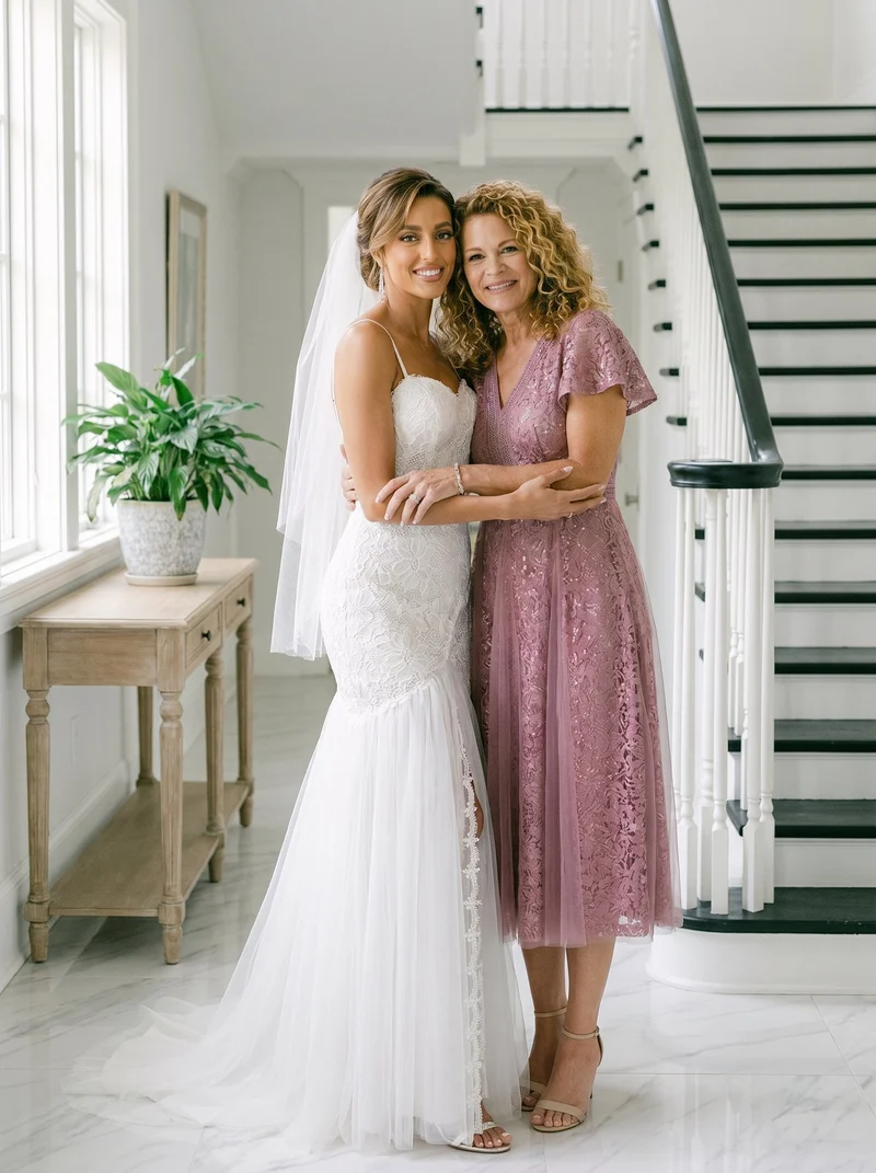 Robe midi évasée en tulle avec manches courtes décolleté en V et volants