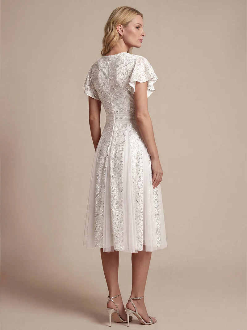 Robe midi évasée en tulle avec manches courtes décolleté en V et volants