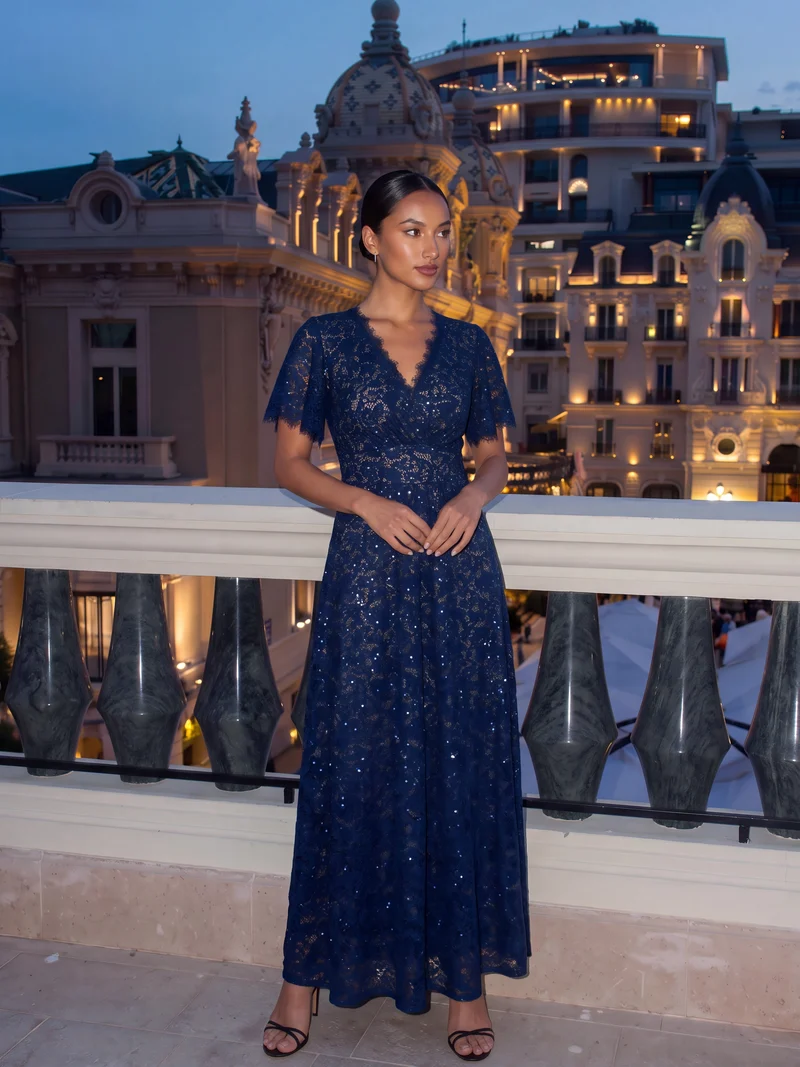 Robe longue à volants en dentelle à manches courtes A ligne