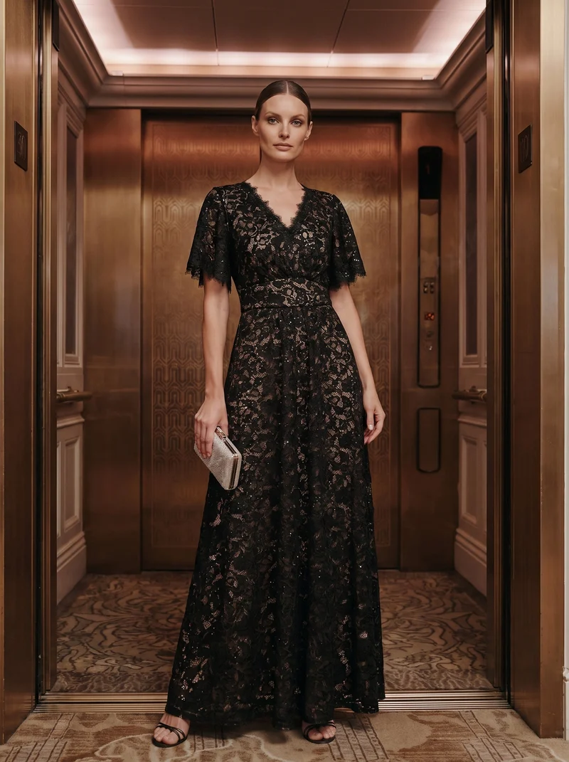 Robe longue à volants en dentelle à manches courtes A ligne