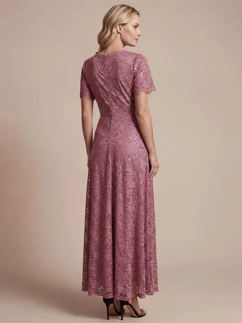 Robe longue à volants en dentelle à manches courtes A ligne